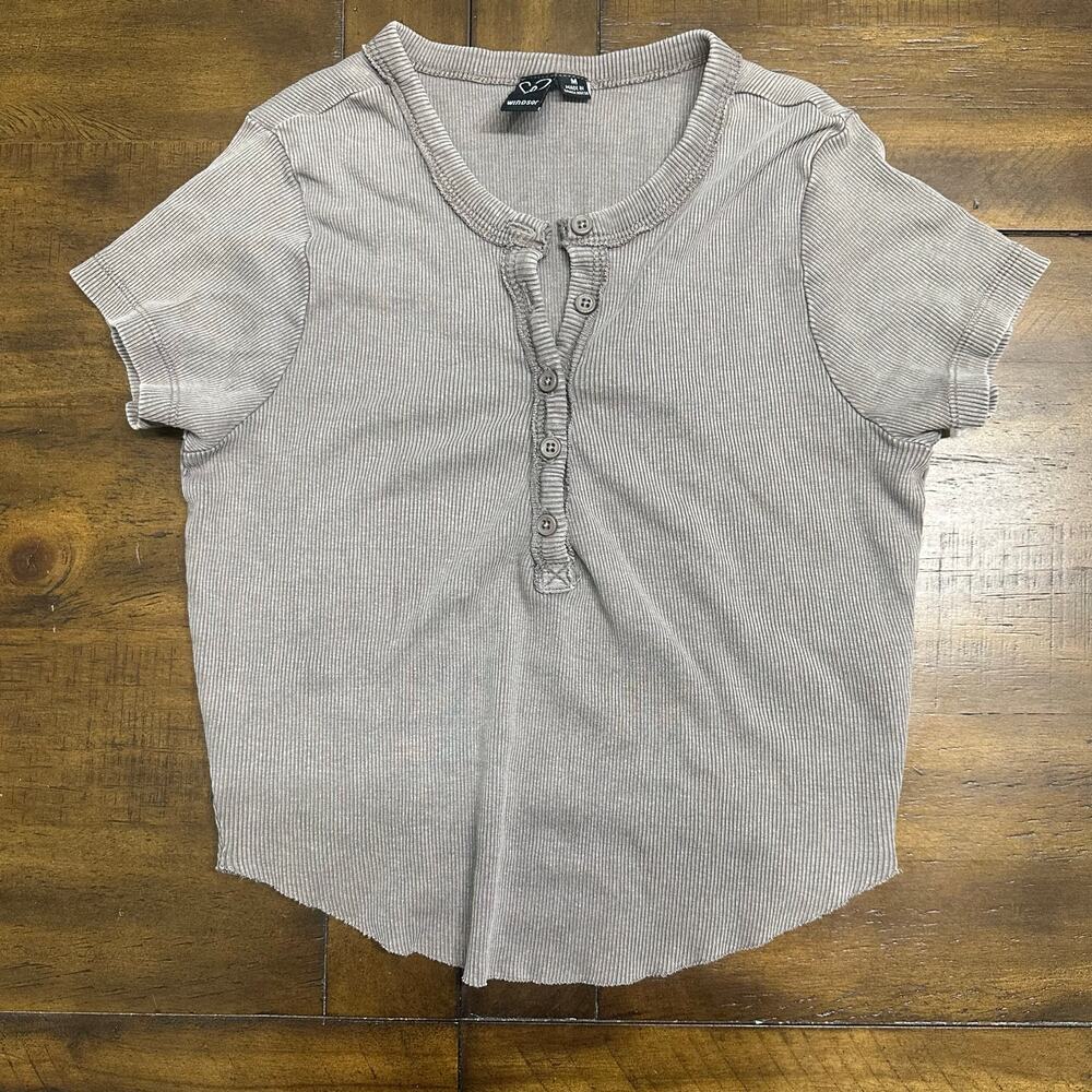 Windsor Ribbed Henley Crop Top Gray Short Sleeve Button Front Women’s M Baby‎ T